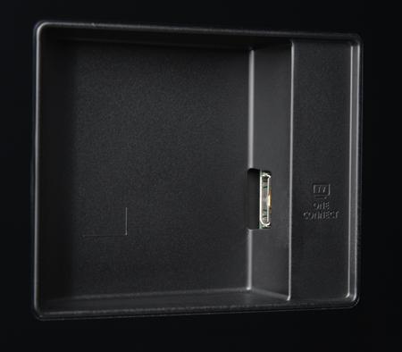 ЖК-телевизор Samsung UE65HU9000TXRU, разъем One Connect