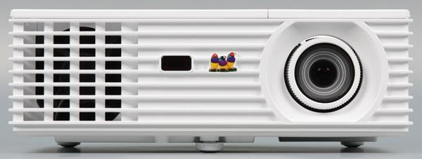 DLP-проектор ViewSonic PJD7822HDL, вид спереди DLP-проектор ViewSonic PJD7822HDL, вид спереди