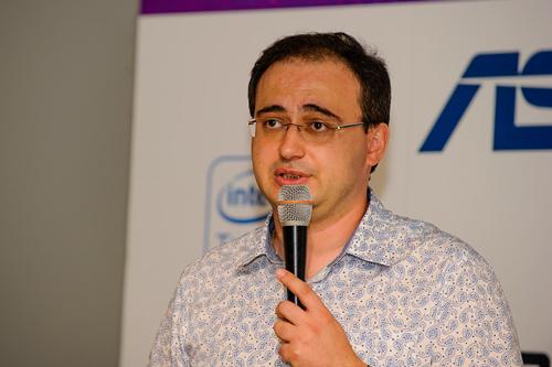 Михаил Бахнян, представитель компании, AMD Memory
