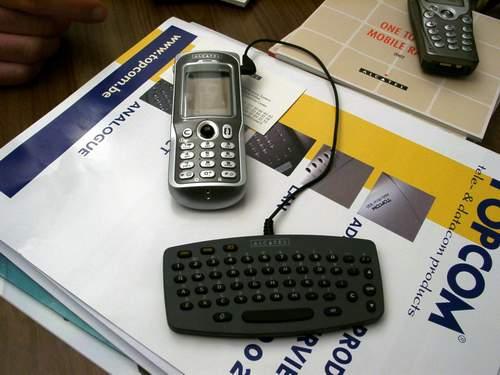 CeBIT 2002: День второй - новинки в области мобильной связи и коммуникаций, фото 5