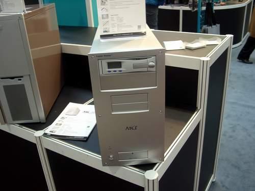 CeBIT 2002: День третий - корпусы, клавиатуры, кулеры, КПК и аксессуары, фото 13