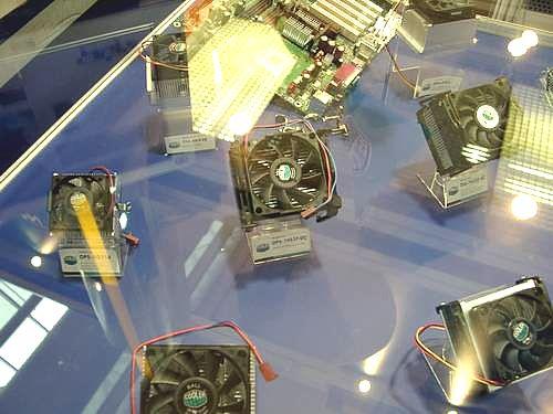 CeBIT 2002: День третий - корпусы, клавиатуры, кулеры, КПК и аксессуары, фото 14