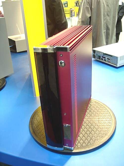 CeBIT 2002: День третий - корпусы, клавиатуры, кулеры, КПК и аксессуары, фото 16