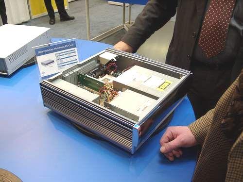 CeBIT 2002: День третий - корпусы, клавиатуры, кулеры, КПК и аксессуары, фото 17