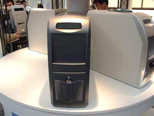 CeBIT 2002: День третий - корпусы, клавиатуры, кулеры, КПК и аксессуары, фото 20