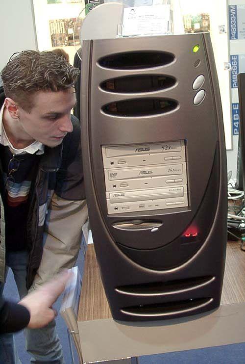 CeBIT 2002: День четвертый - путешествие по стендам компьютерных компаний, фото 16