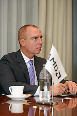 Джон Бёрн (John Byrne), старший вице-президент и директор по продажам AMD