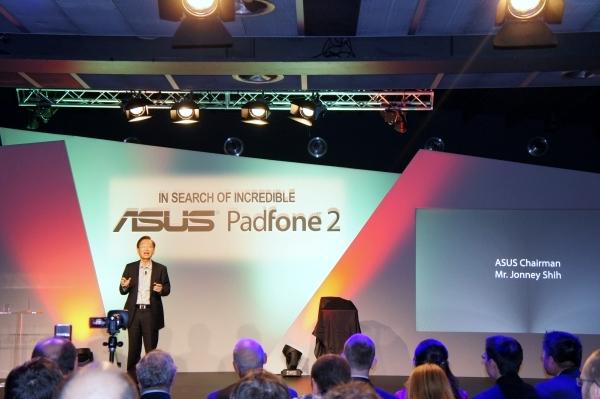 Презентация Asus Padfone2 в Милане