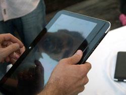 Notebook trasforms to tablet, Intel concept