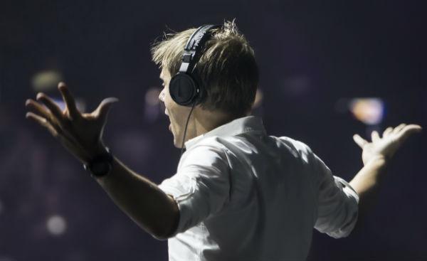 Армин Ван Бюрен в наушниках Philips Армин Ван Бюрен в наушниках Philips