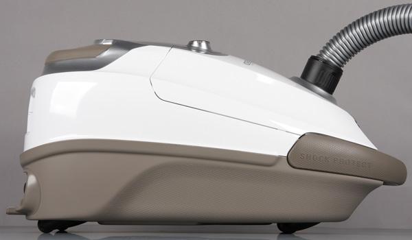 Пылесос Tefal Silence Force 4A TW6477. Вид справа Пылесос Tefal Silence Force 4A TW6477. Вид справа