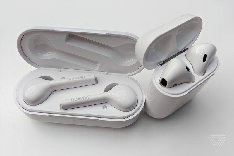 Полностью беспроводные наушники Huawei FreeBuds очень похожи на Apple AirPods, но вдвое превосходят их по автономности, фото 2