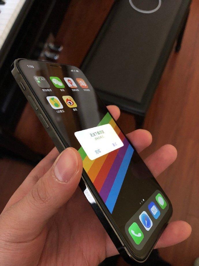 Видео дня: iPhone SE 2, который больше похож то ли на подделку, то на iPhone X второго поколения, фото 1