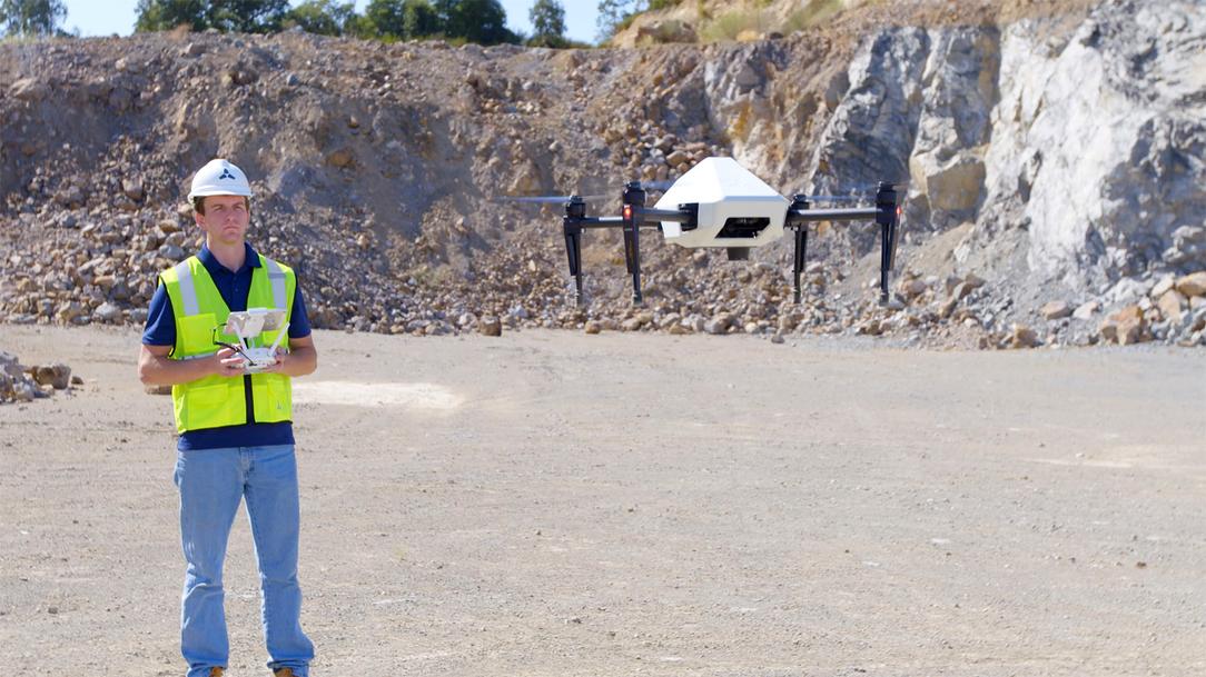 DJI и Skycatch создали для Komatsu Smart Construction 1000 специальных дронов для работы на стройке, фото 1