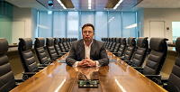 Илон Маск «изолировал себя на вершине Tesla». Он забрал всё управление и отправил второго человека в компании, Тома Чжу, обра