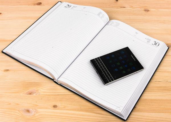 Смартфон BlackBerry Passport Смартфон BlackBerry Passport