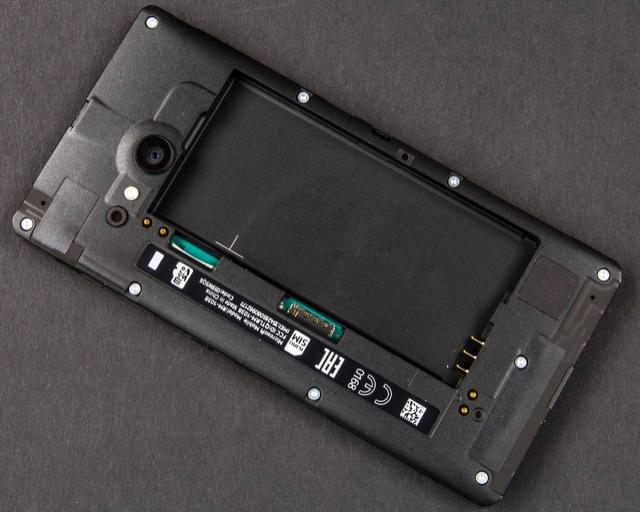 Внешний вид Nokia Lumia 735