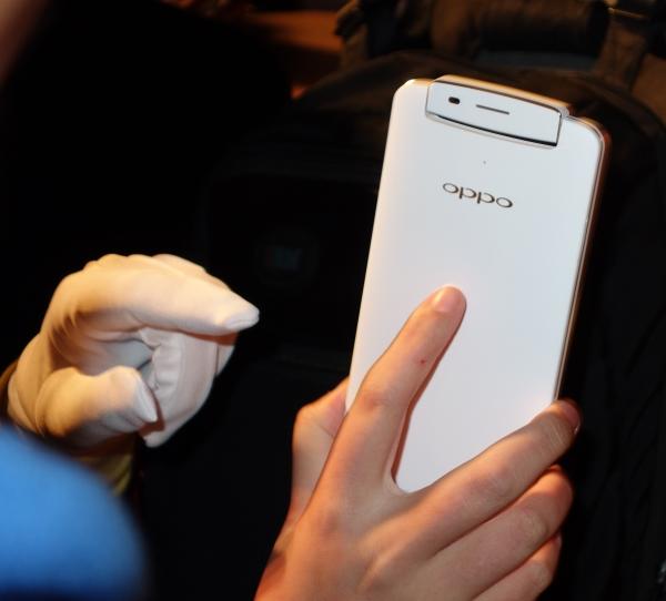 Первое знакомство с планшетофоном Oppo N1:, фото 15