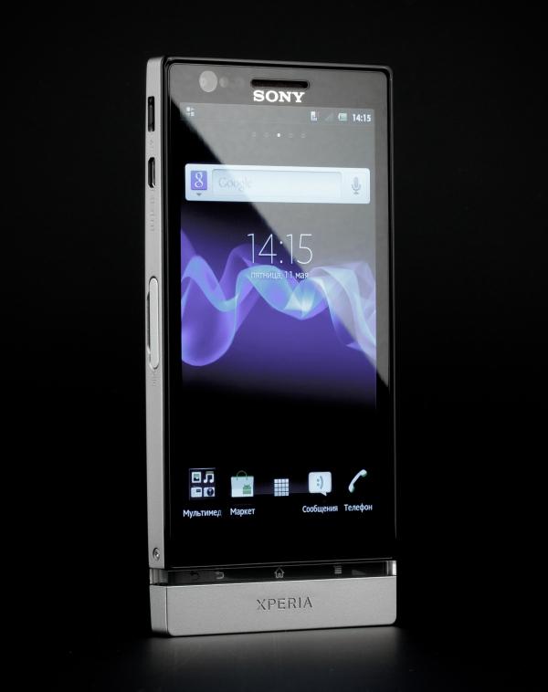 Sony Xperia P — общий вид Sony Xperia P — общий вид