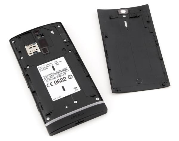 Sony Xperia S — с открытой крышкой