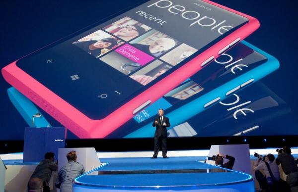 презентация Nokia Lumia 800 на Nokia World 2011 презентация Nokia Lumia 800 на Nokia World 2011