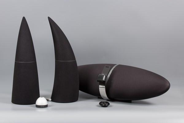 Участники обзора Edifier E30 Spinnaker и Bowers&Wilkins Zeppelin Air