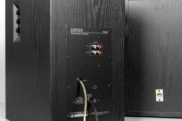 Задняя панель Edifier R2600