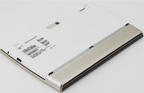 Вид сзади закрытого планшета ASUS Eee Pad Slider