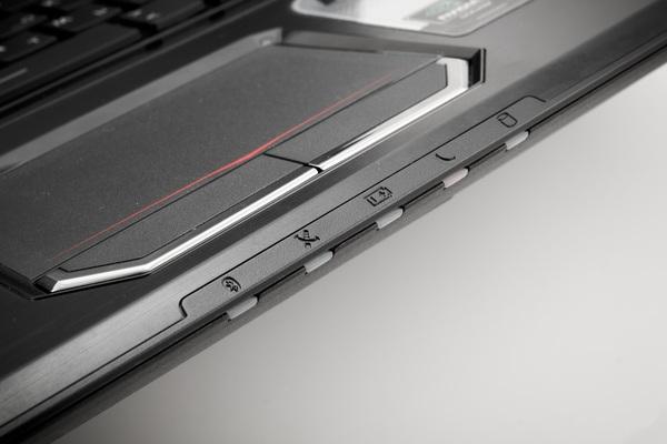 Ноутбук MSI GT780DXR: индикаторы