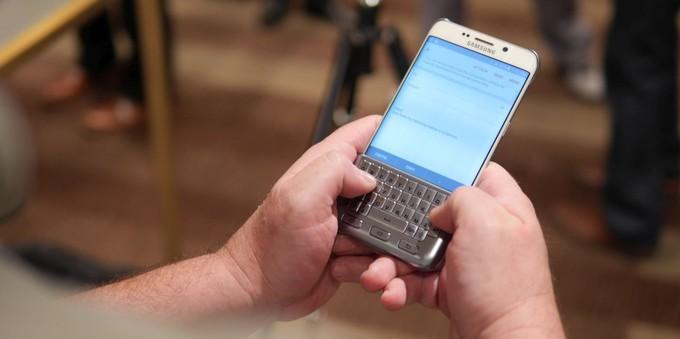 Чехол-клавиатура Samsung Keyboard Cover будет доступен и для моделей Galaxy S6 и S6 Edge