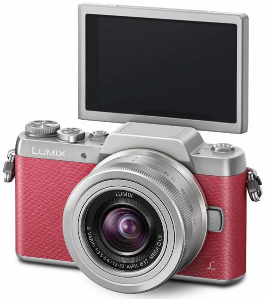 Беззеркальная камера Panasonic Lumix DMC-GF7 оснащена поворотным дисплеем