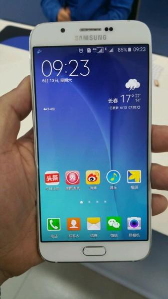 Смартфон Samsung Galaxy A8 оснащен дисплеем Super AMOLED диагональю 5,7 дюйма