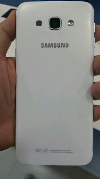 Смартфон Samsung Galaxy A8 оснащен дисплеем Super AMOLED диагональю 5,7 дюйма