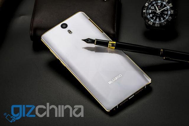 Появились живые фото смартфона Bluboo Xtouch