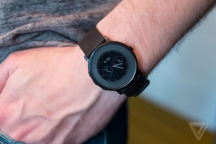 Умные часы Pebble Time Round поддерживают технологию быстрой зарядки