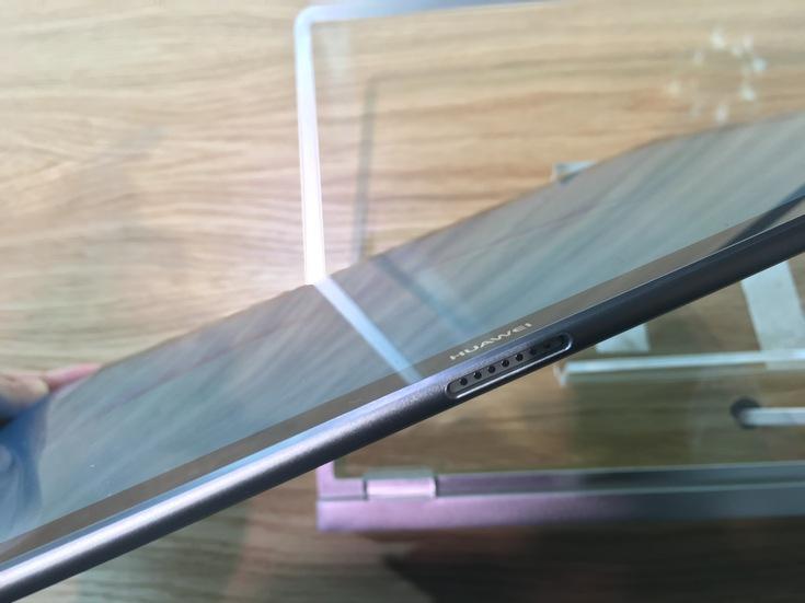 На MWC 2016 представлен планшет Huawei MateBook