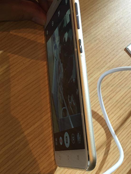 смартфон Asus ZenFone 3