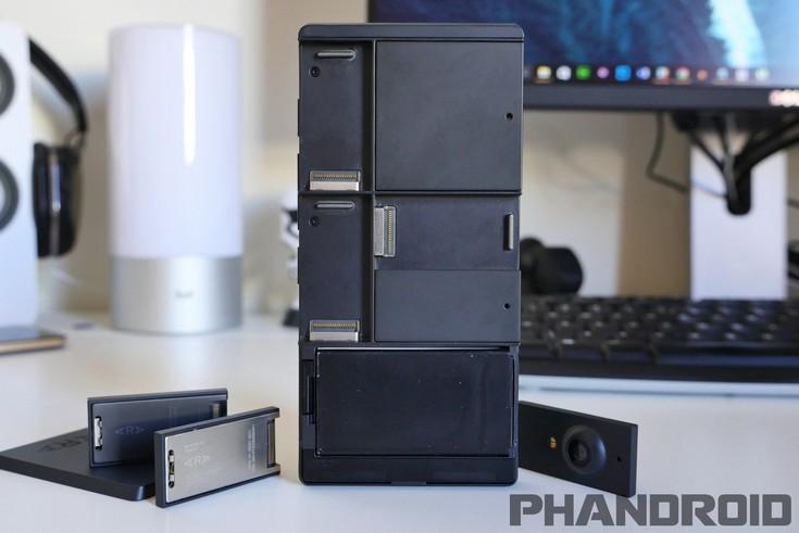 Смартфон Google Project Ara позирует на множестве фотографий