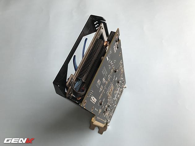 Конструкция системы охлаждения 3D-карты HIS Radeon RX 570 IceQ X2 включает две медные тепловые трубки и два вентилятора