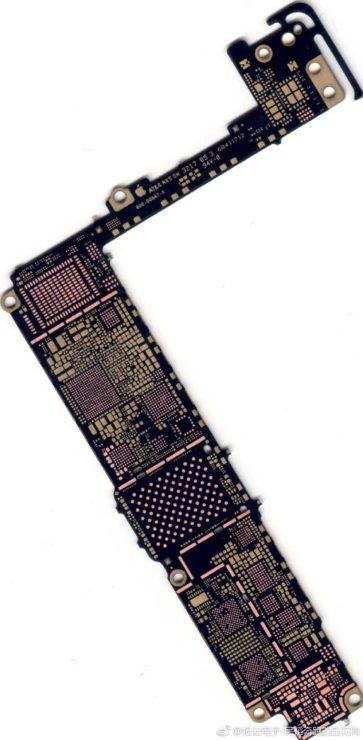 На платах видно расположение SoC Apple A11