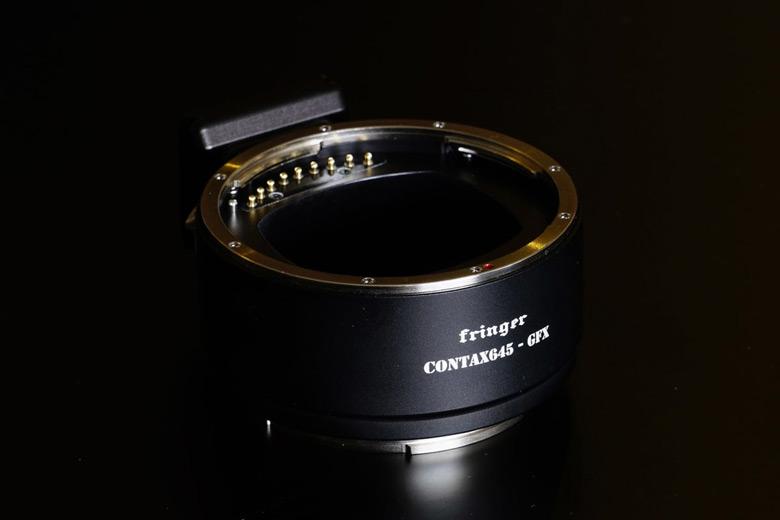 Переходники K&F Concept обеспечивают только механическую совместимость, Fringer — еще и электронную
