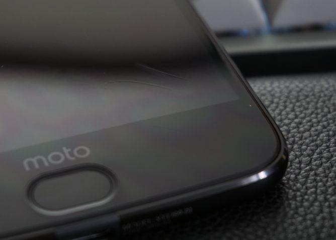 Moto Z2 Force получил экран, который крайне легко поцарапать