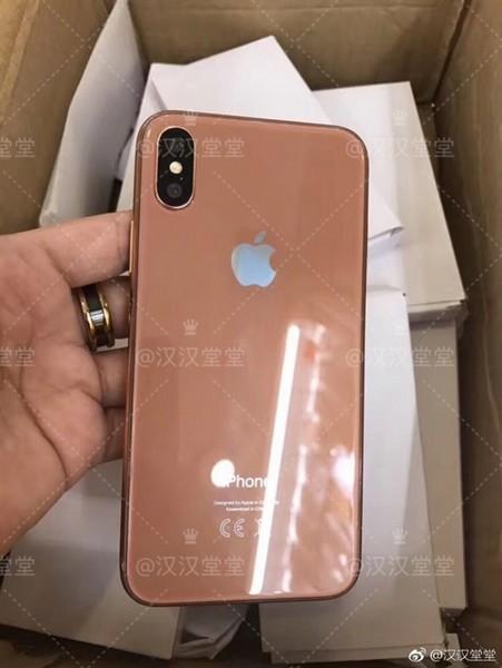 iPhone 8 засветился на живых фото