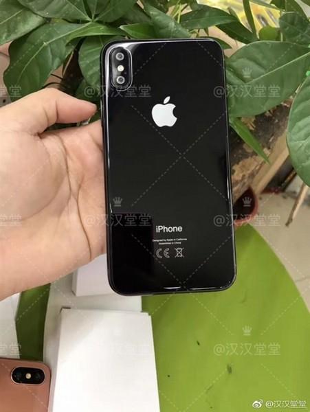 iPhone 8 засветился на живых фото