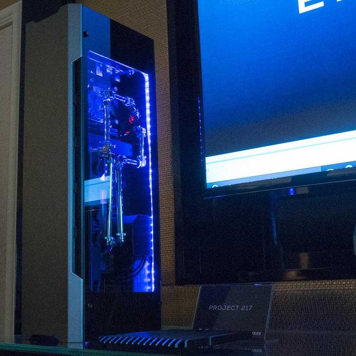 В корпусах Phanteks Project 217 и 217S видеокарта не подключена напрямую к системной плате