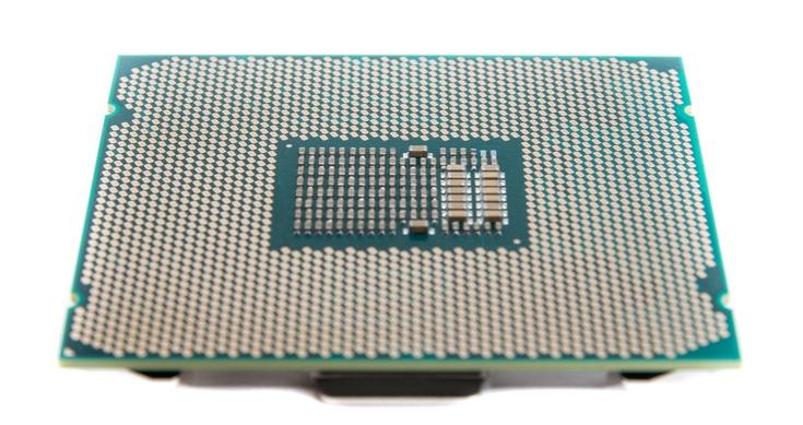 В Сети появились первые тесты Intel Core i9-7900X