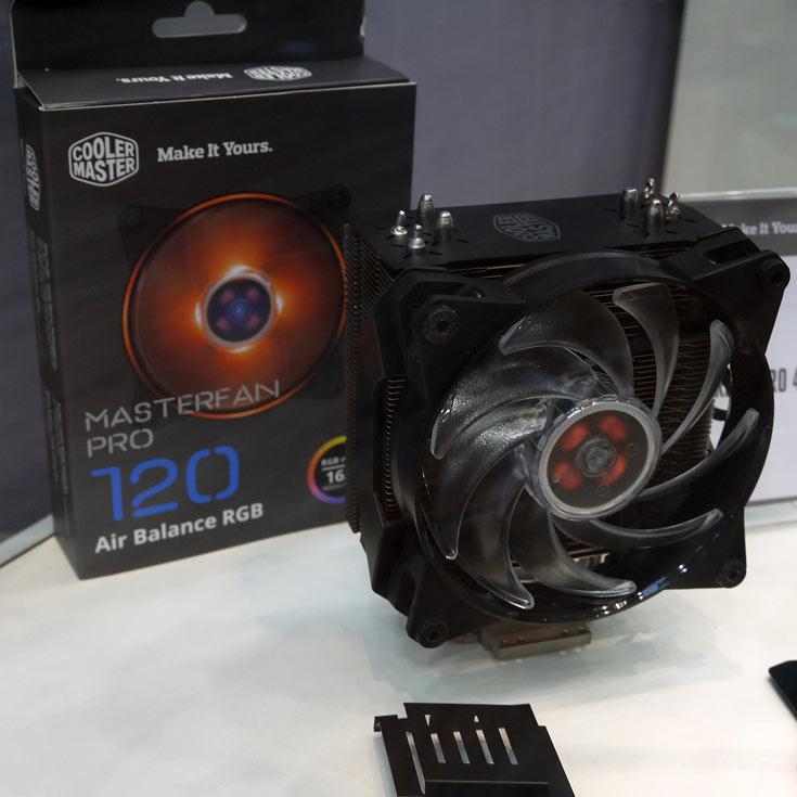 Вентиляторы MasterFan Pro типоразмера 120 и 140 мм оснащены многоцветной подсветкой