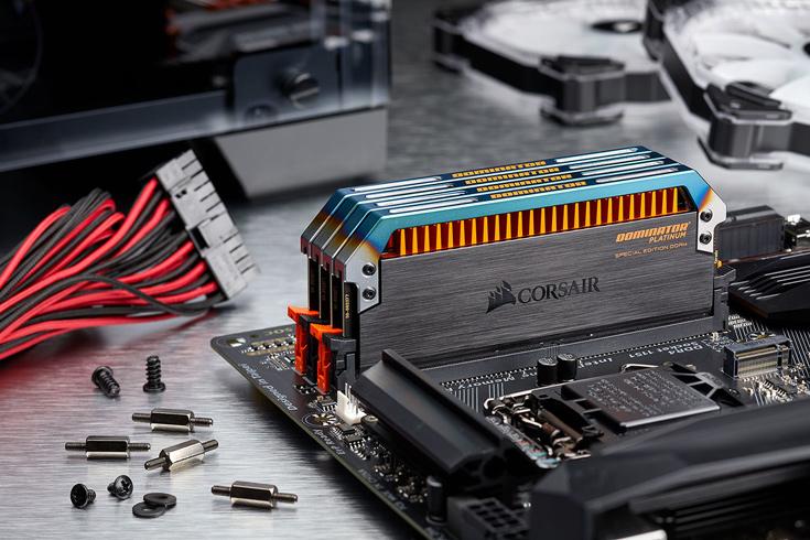 Набор CDM32GX4M2C3200C14T из двух модулей стоит $400, набор CDM32GX4M4C3200C14T из четырех модулей стоит $450