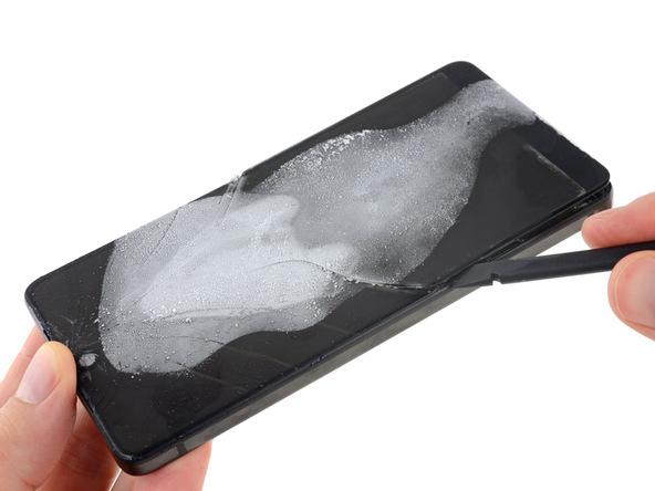 Essential Phone заработал у iFixit один балл