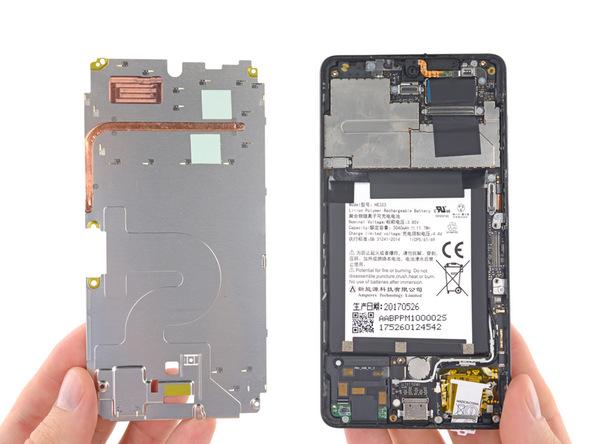 Essential Phone заработал у iFixit один балл